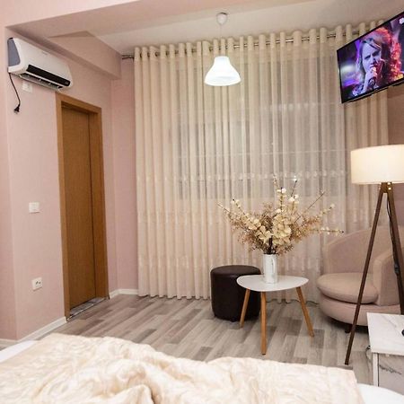 Two Bedroom Villa ติรานา ภายนอก รูปภาพ