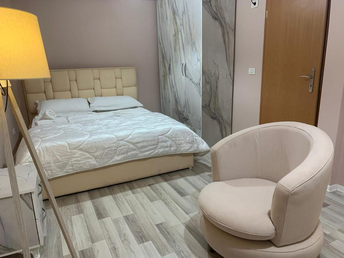 Two Bedroom Villa ติรานา ภายนอก รูปภาพ